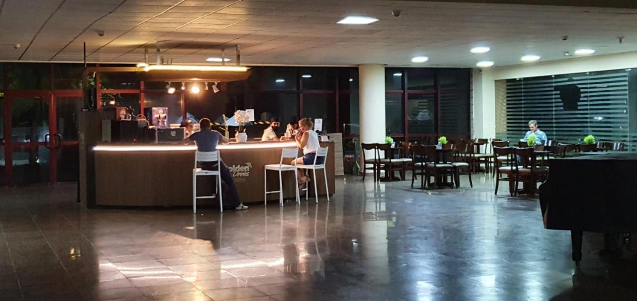 Flat Golden Em Piedade *